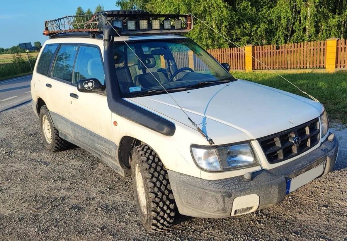Subaru Forester, Impreza, Mitsubishi Pajero II (1992-2000),  Jeep Liberty KJ snorkel