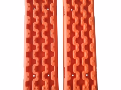 Oranje tractieplaten voor offroad recovery en zelfrecoveren