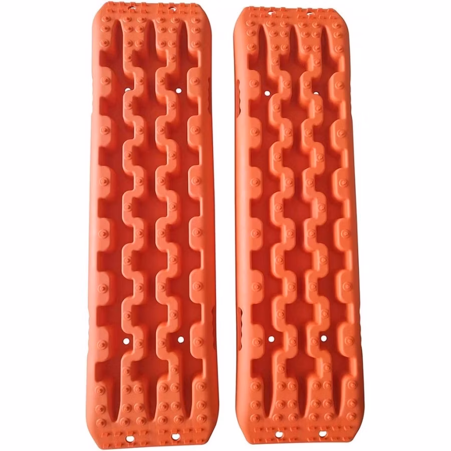 Oranje tractieplaten voor offroad recovery en zelfrecoveren